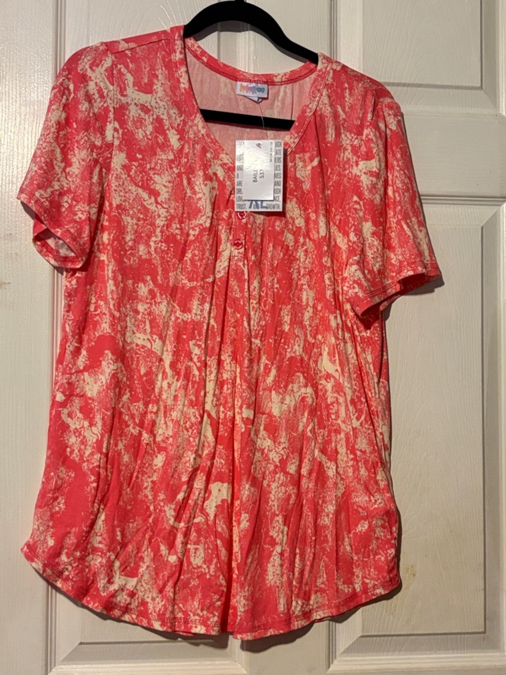 LuLaRoe Bailey Coral and Cream Short-Sleeve Marble Print Top 16-18 XL